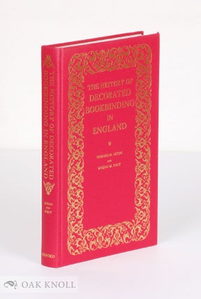 Order Nr. 36994 THE HISTORY OF DECORATED BOOKBINDING IN ENGLAND. Howard M. Nixon, Mirjam M. Foot