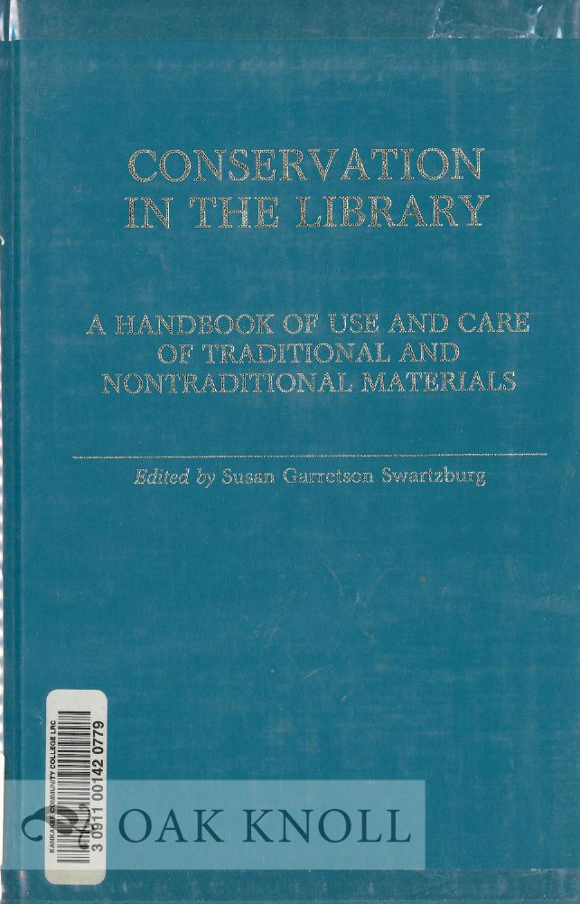Order Nr. 131379 CONSERVATION IN THE LIBRARY: A HANDBOOK OF USE AND CARE OF TRADITIONAL AND NONTRADITIONAL MATERIALS. Susan Garretson Swartzburg.